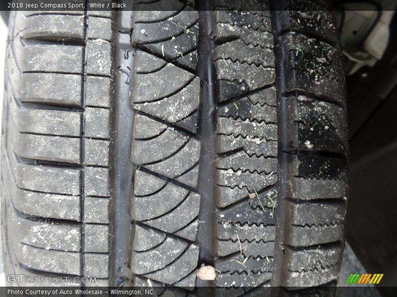 White / Black 2018 Jeep Compass Sport