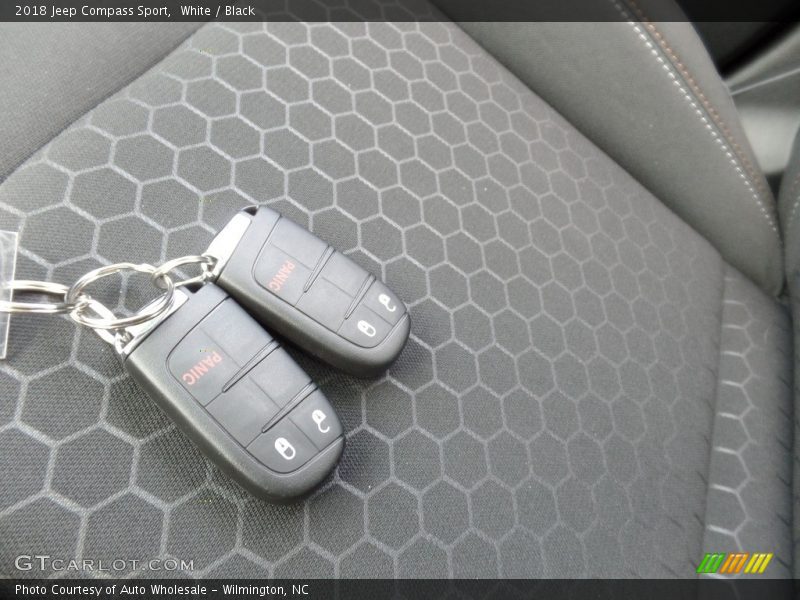 White / Black 2018 Jeep Compass Sport