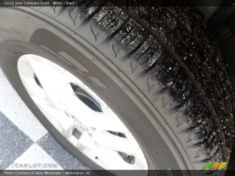 White / Black 2018 Jeep Compass Sport