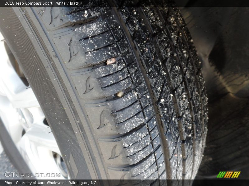 White / Black 2018 Jeep Compass Sport