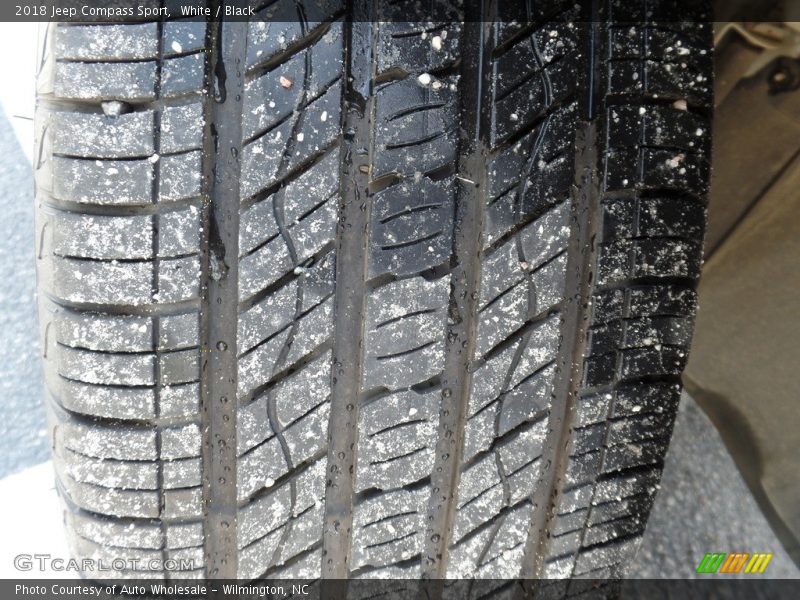 White / Black 2018 Jeep Compass Sport