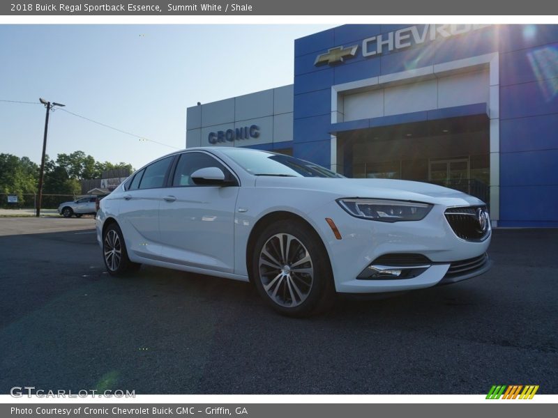 Summit White / Shale 2018 Buick Regal Sportback Essence