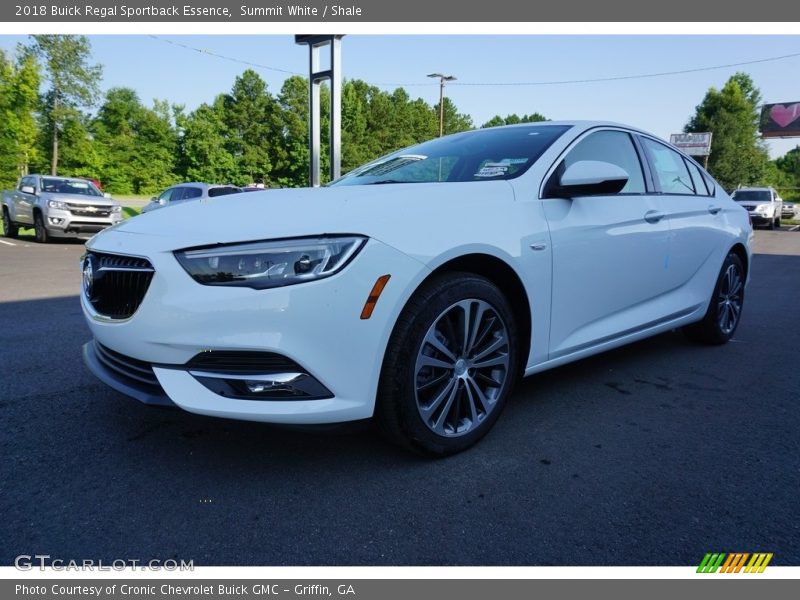 Summit White / Shale 2018 Buick Regal Sportback Essence