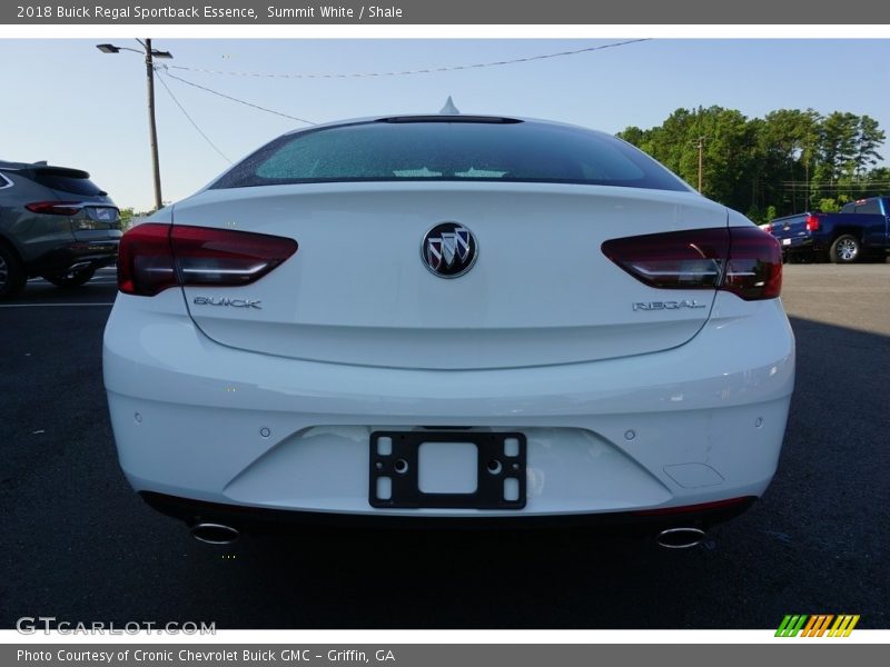Summit White / Shale 2018 Buick Regal Sportback Essence
