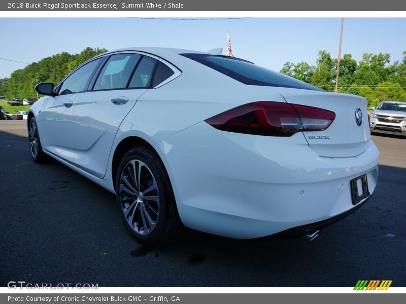 Summit White / Shale 2018 Buick Regal Sportback Essence