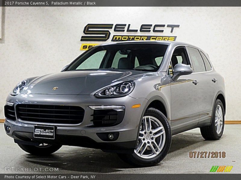 Palladium Metallic / Black 2017 Porsche Cayenne S