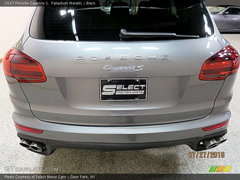 Palladium Metallic / Black 2017 Porsche Cayenne S