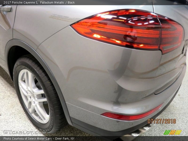 Palladium Metallic / Black 2017 Porsche Cayenne S
