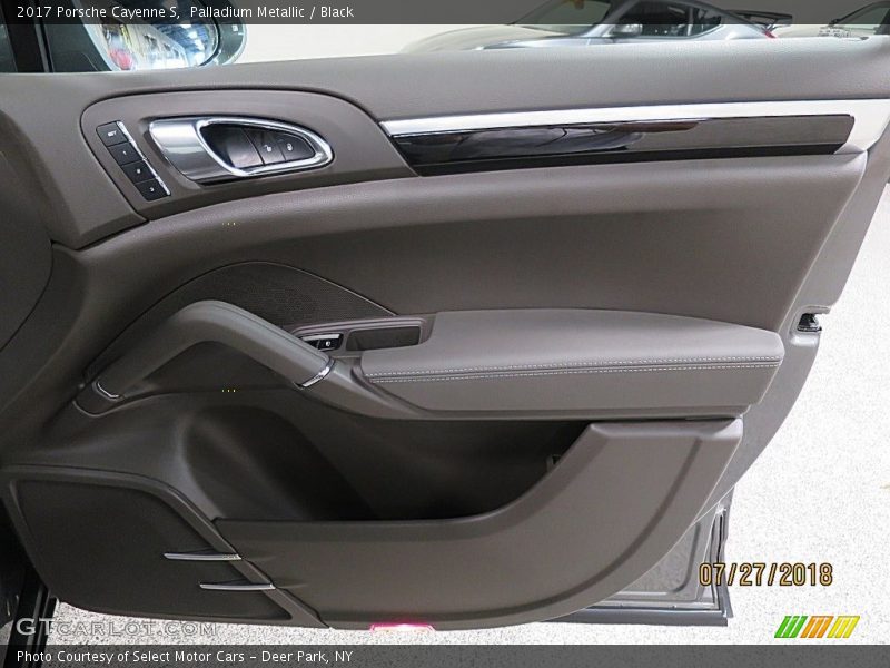 Palladium Metallic / Black 2017 Porsche Cayenne S