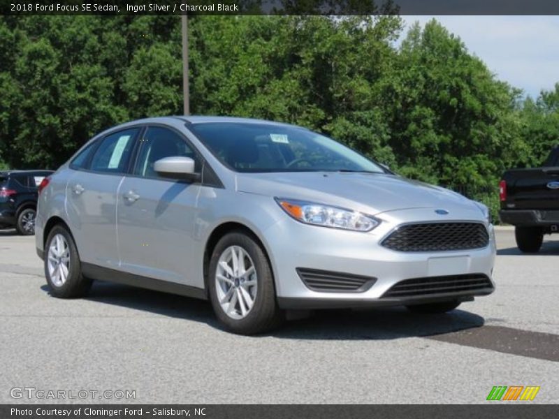 Ingot Silver / Charcoal Black 2018 Ford Focus SE Sedan