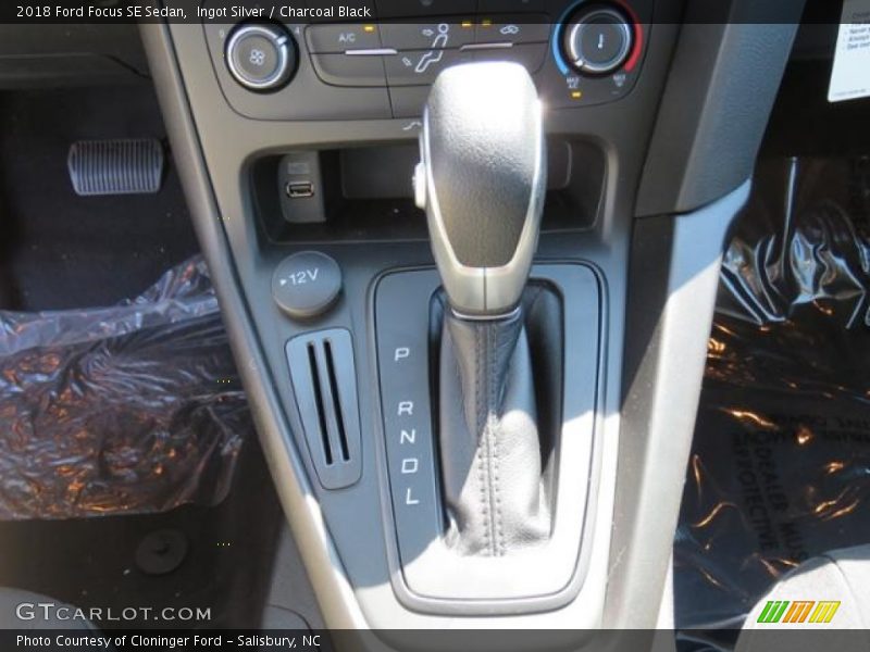 Ingot Silver / Charcoal Black 2018 Ford Focus SE Sedan