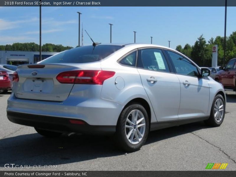 Ingot Silver / Charcoal Black 2018 Ford Focus SE Sedan