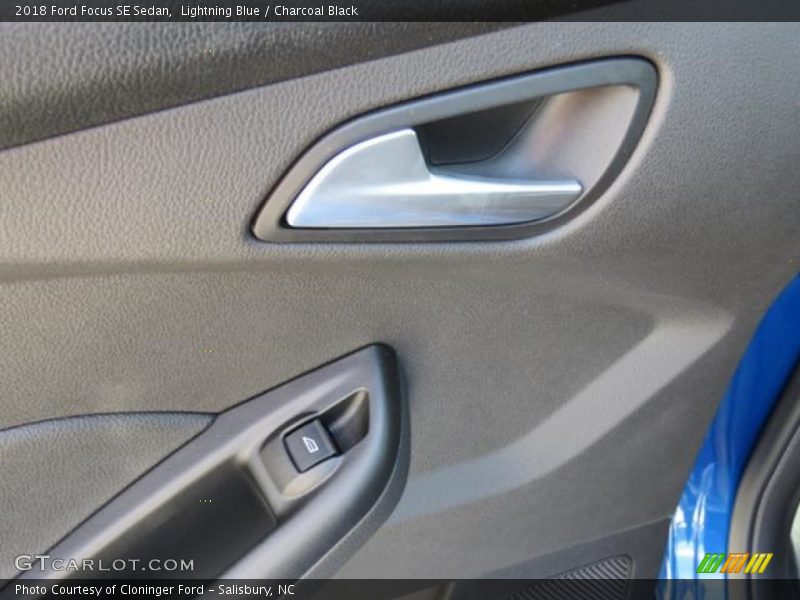 Lightning Blue / Charcoal Black 2018 Ford Focus SE Sedan