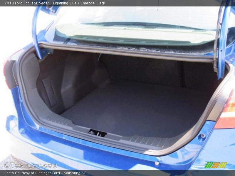Lightning Blue / Charcoal Black 2018 Ford Focus SE Sedan