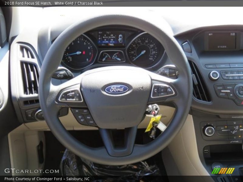 White Gold / Charcoal Black 2018 Ford Focus SE Hatch