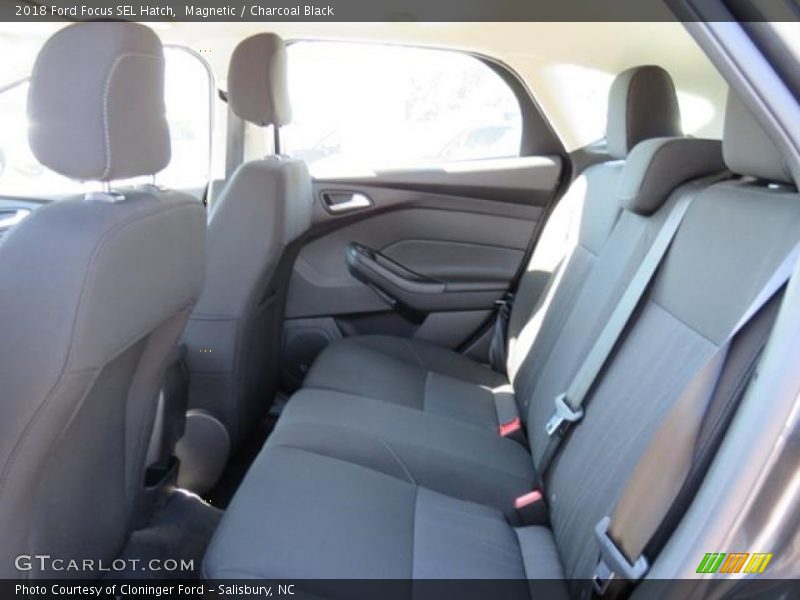 Magnetic / Charcoal Black 2018 Ford Focus SEL Hatch