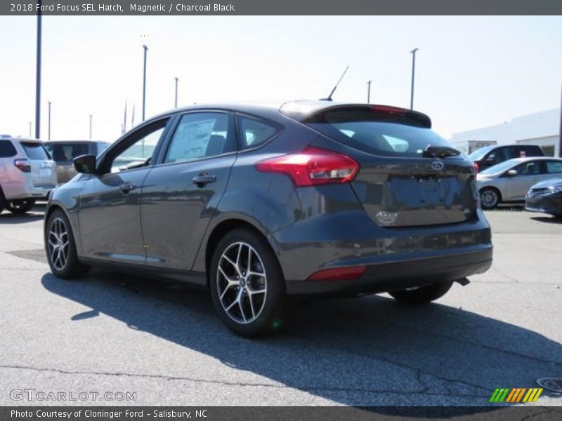 Magnetic / Charcoal Black 2018 Ford Focus SEL Hatch