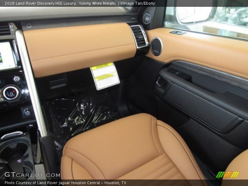 Yulong White Metallic / Vintage Tan/Ebony 2018 Land Rover Discovery HSE Luxury
