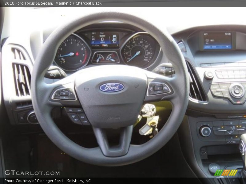 Magnetic / Charcoal Black 2018 Ford Focus SE Sedan