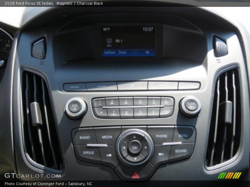 Magnetic / Charcoal Black 2018 Ford Focus SE Sedan