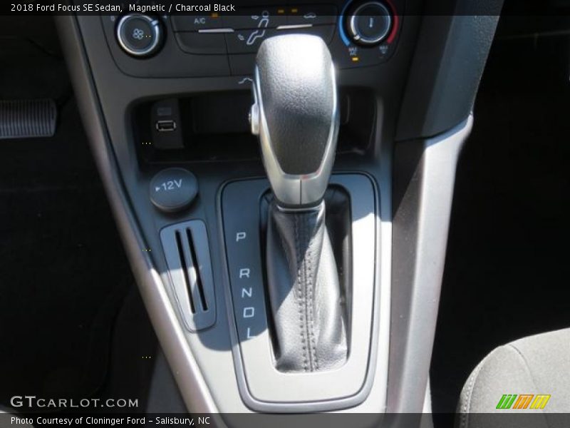 Magnetic / Charcoal Black 2018 Ford Focus SE Sedan