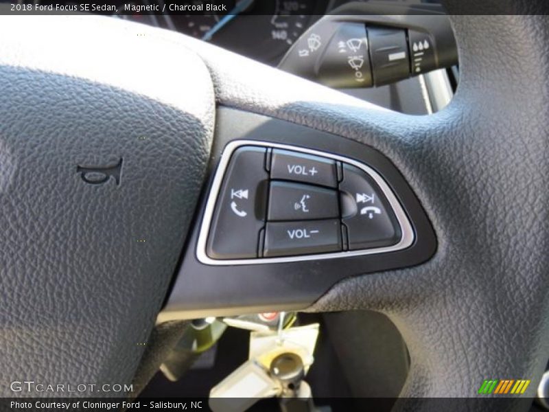 Magnetic / Charcoal Black 2018 Ford Focus SE Sedan