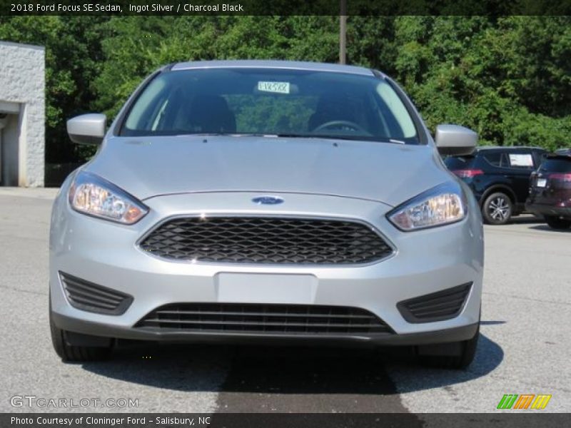Ingot Silver / Charcoal Black 2018 Ford Focus SE Sedan