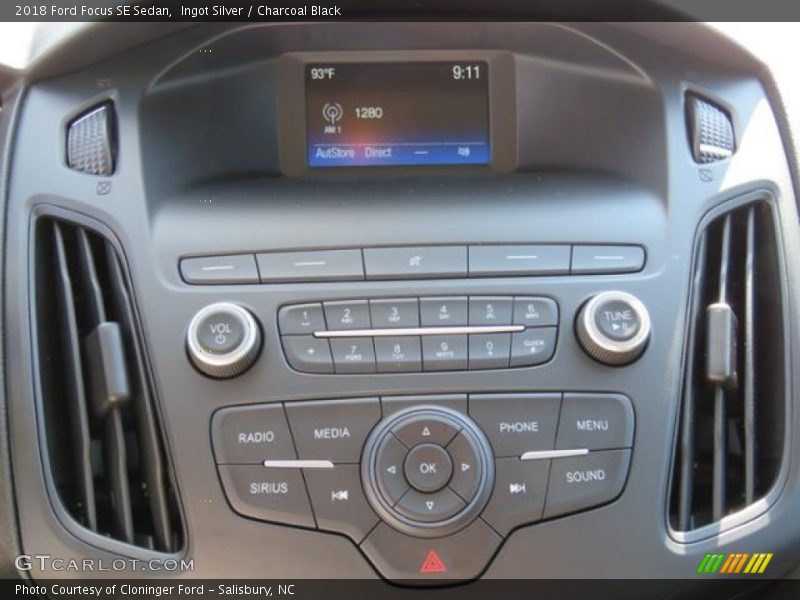 Ingot Silver / Charcoal Black 2018 Ford Focus SE Sedan