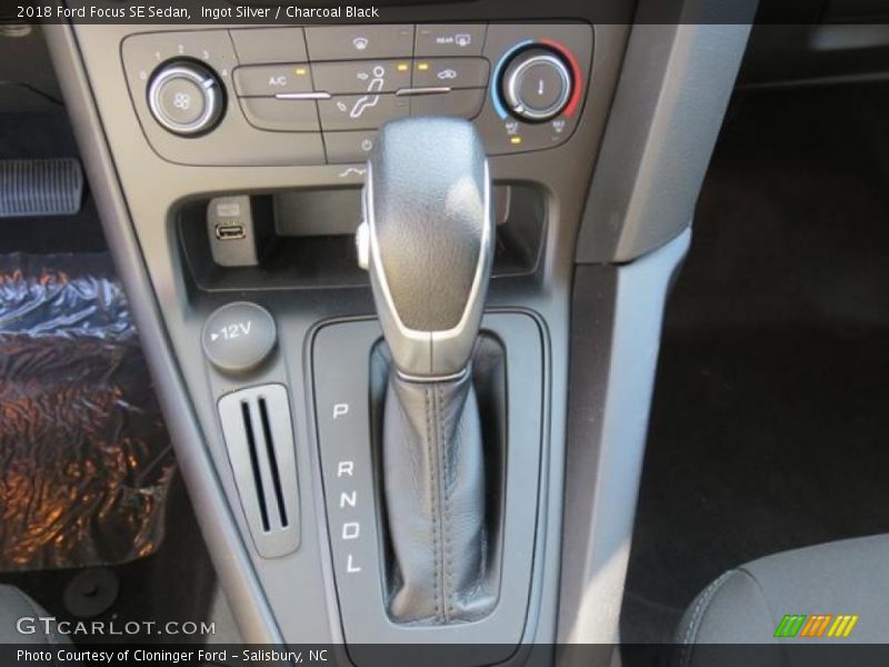 Ingot Silver / Charcoal Black 2018 Ford Focus SE Sedan