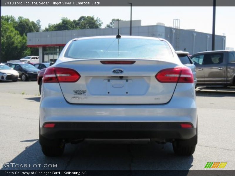 Ingot Silver / Charcoal Black 2018 Ford Focus SE Sedan