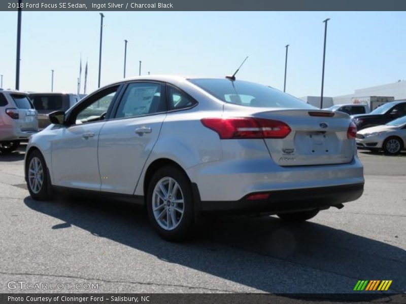 Ingot Silver / Charcoal Black 2018 Ford Focus SE Sedan