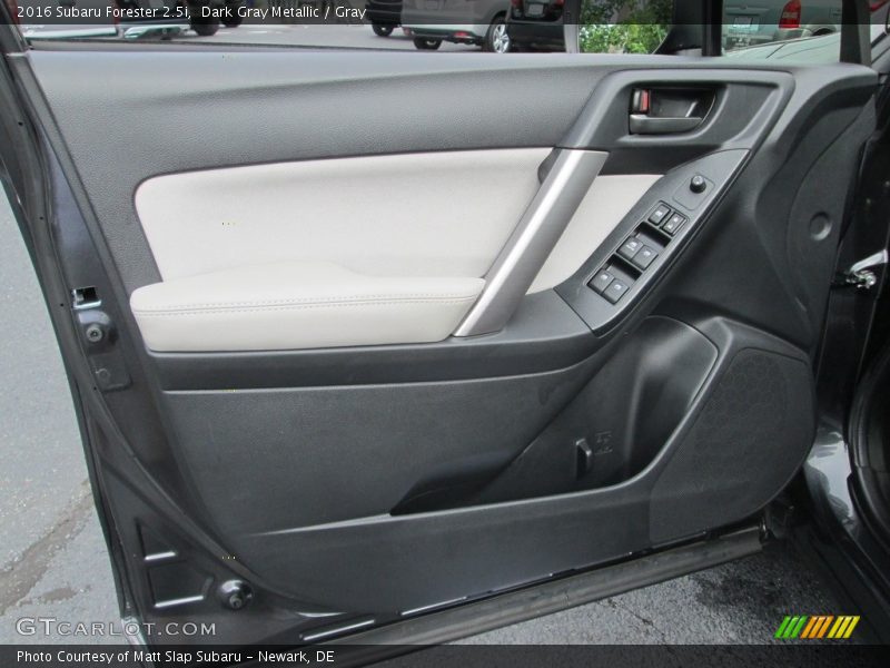 Dark Gray Metallic / Gray 2016 Subaru Forester 2.5i