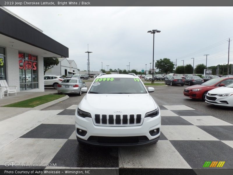 Bright White / Black 2019 Jeep Cherokee Latitude