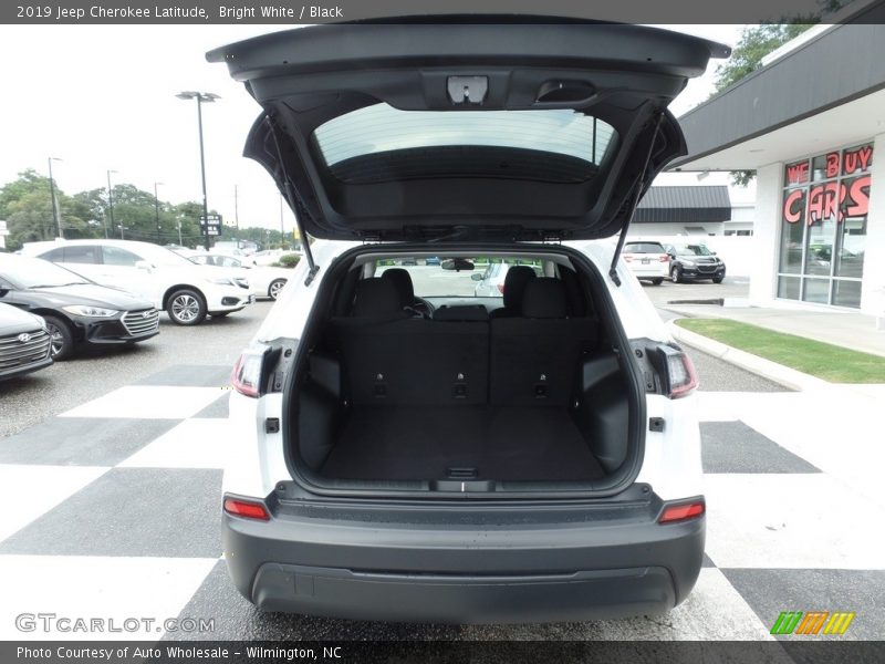 Bright White / Black 2019 Jeep Cherokee Latitude