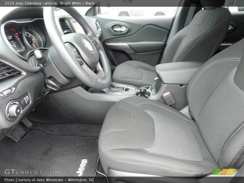 Bright White / Black 2019 Jeep Cherokee Latitude