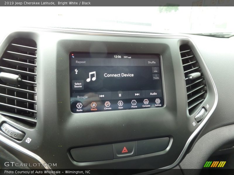 Bright White / Black 2019 Jeep Cherokee Latitude