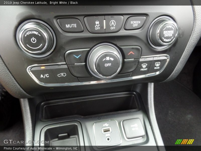 Bright White / Black 2019 Jeep Cherokee Latitude