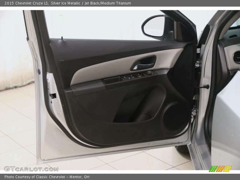 Silver Ice Metallic / Jet Black/Medium Titanium 2015 Chevrolet Cruze LS