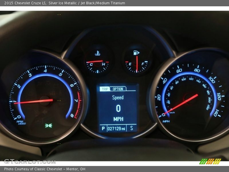 Silver Ice Metallic / Jet Black/Medium Titanium 2015 Chevrolet Cruze LS