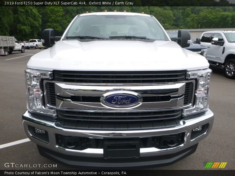 Oxford White / Earth Gray 2019 Ford F250 Super Duty XLT SuperCab 4x4