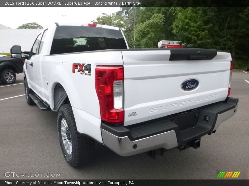 Oxford White / Earth Gray 2019 Ford F250 Super Duty XLT SuperCab 4x4