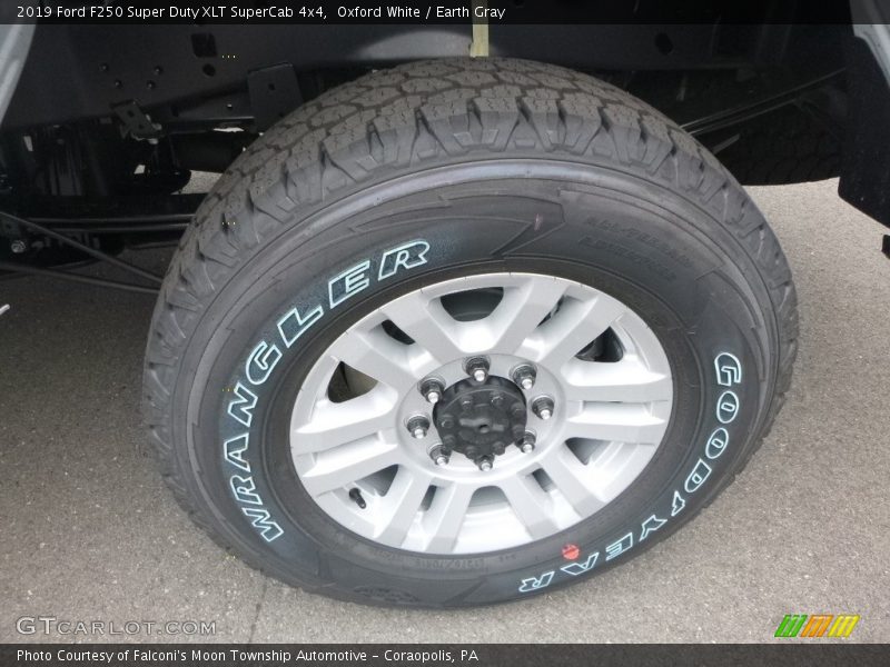 Oxford White / Earth Gray 2019 Ford F250 Super Duty XLT SuperCab 4x4