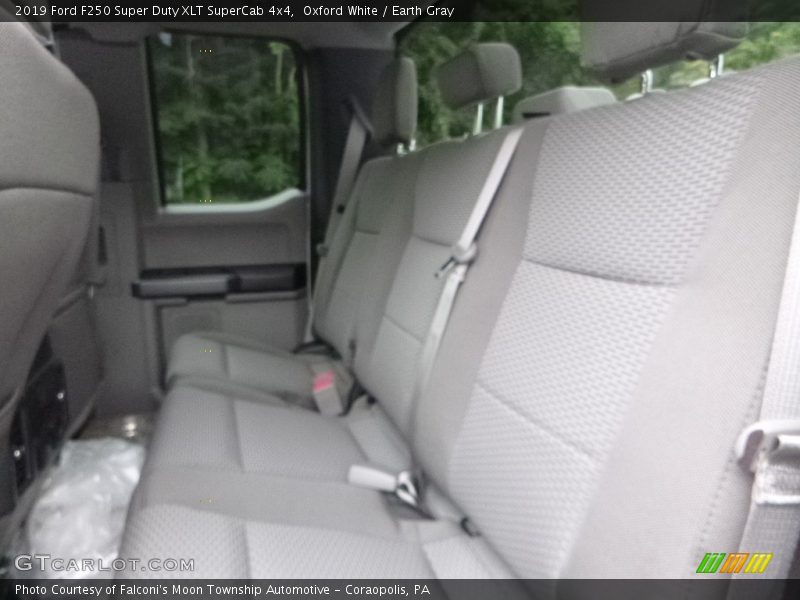 Oxford White / Earth Gray 2019 Ford F250 Super Duty XLT SuperCab 4x4