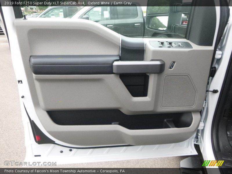 Oxford White / Earth Gray 2019 Ford F250 Super Duty XLT SuperCab 4x4
