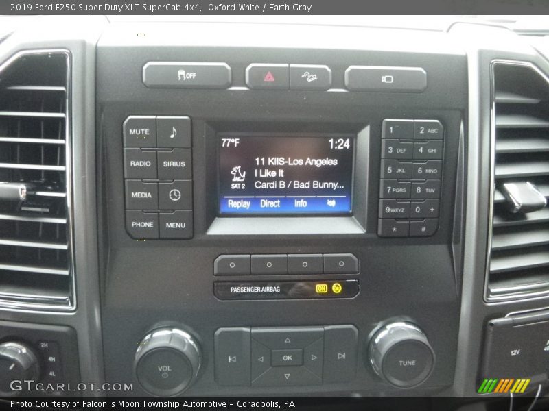 Oxford White / Earth Gray 2019 Ford F250 Super Duty XLT SuperCab 4x4