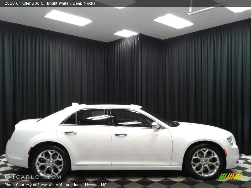 Bright White / Deep Mocha 2018 Chrysler 300 C