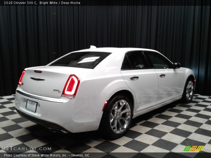 Bright White / Deep Mocha 2018 Chrysler 300 C