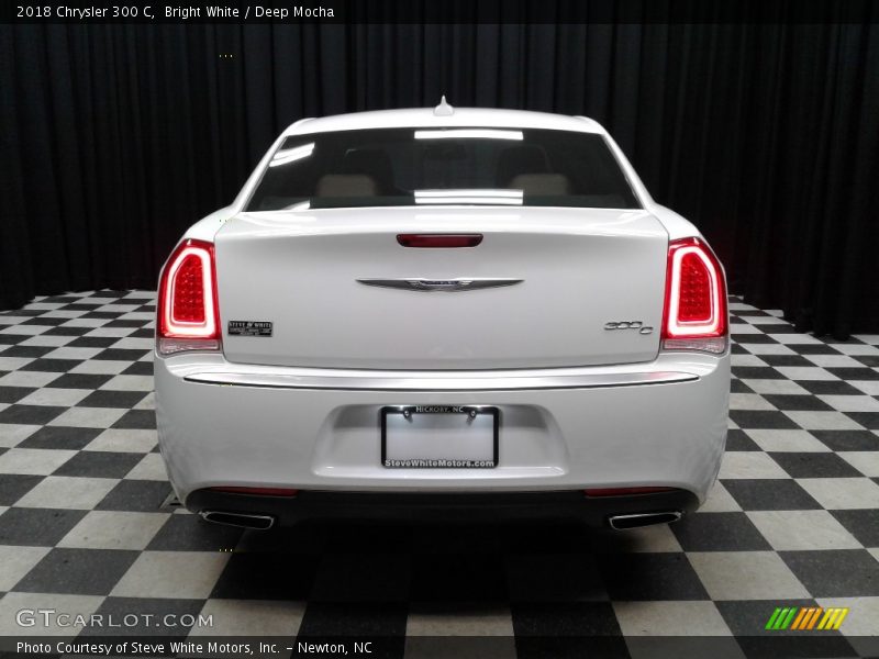 Bright White / Deep Mocha 2018 Chrysler 300 C