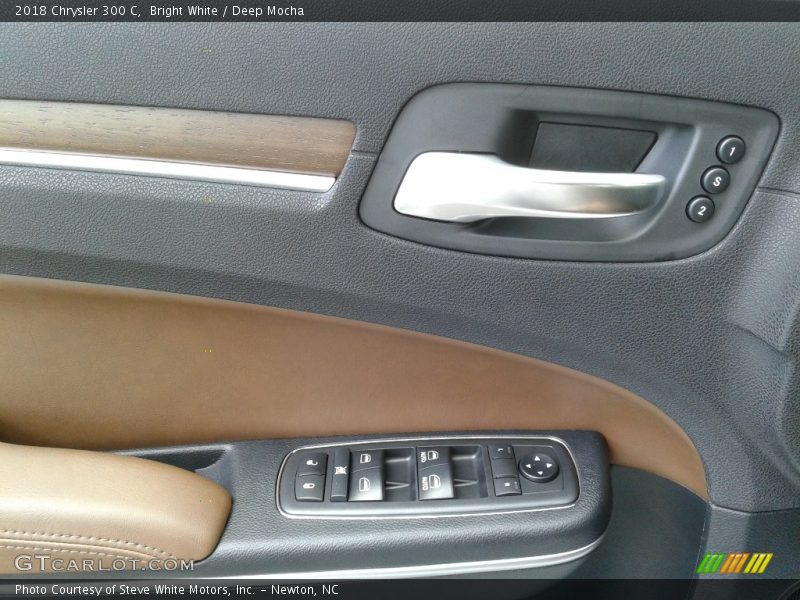Bright White / Deep Mocha 2018 Chrysler 300 C