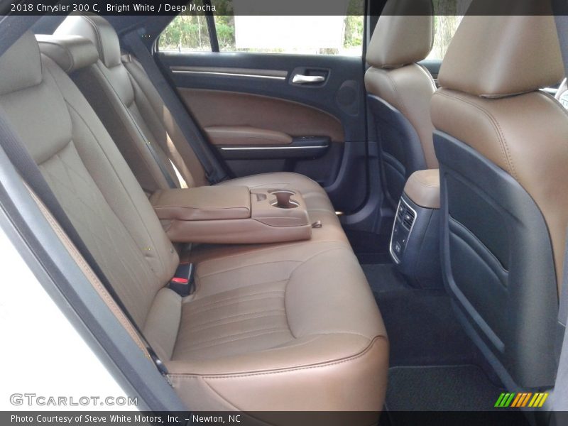 Bright White / Deep Mocha 2018 Chrysler 300 C